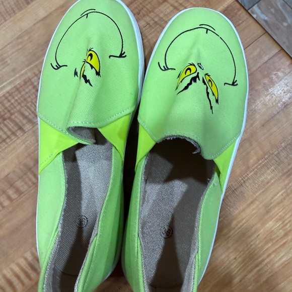 Women’s Green Grinch Slip-On Shoes - Picture 5 of 5